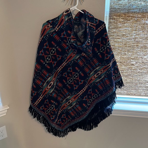 Poncho - Picture 2 of 2